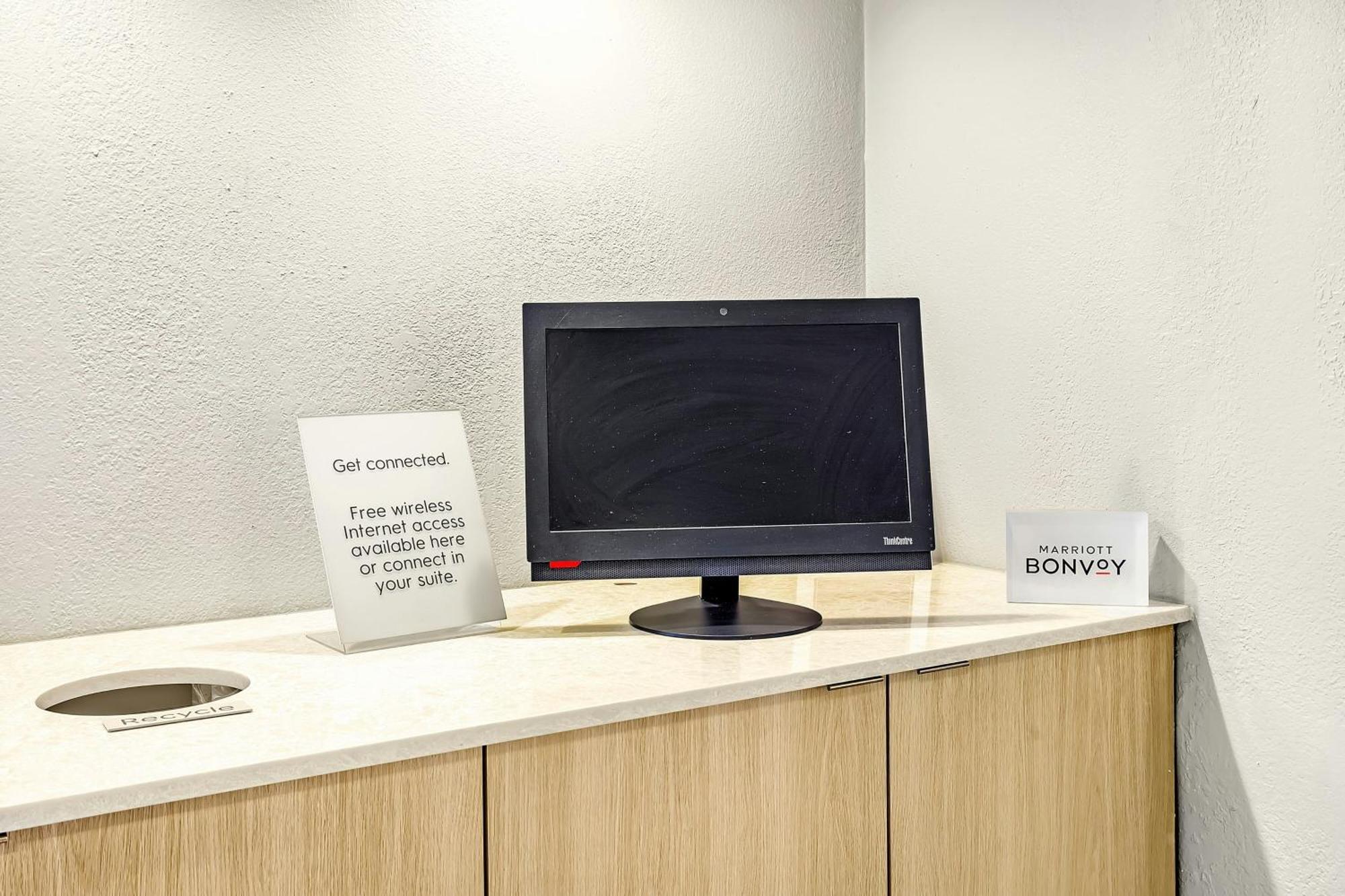 唐恩普雷斯移动套房酒店 莫比尔 外观 照片